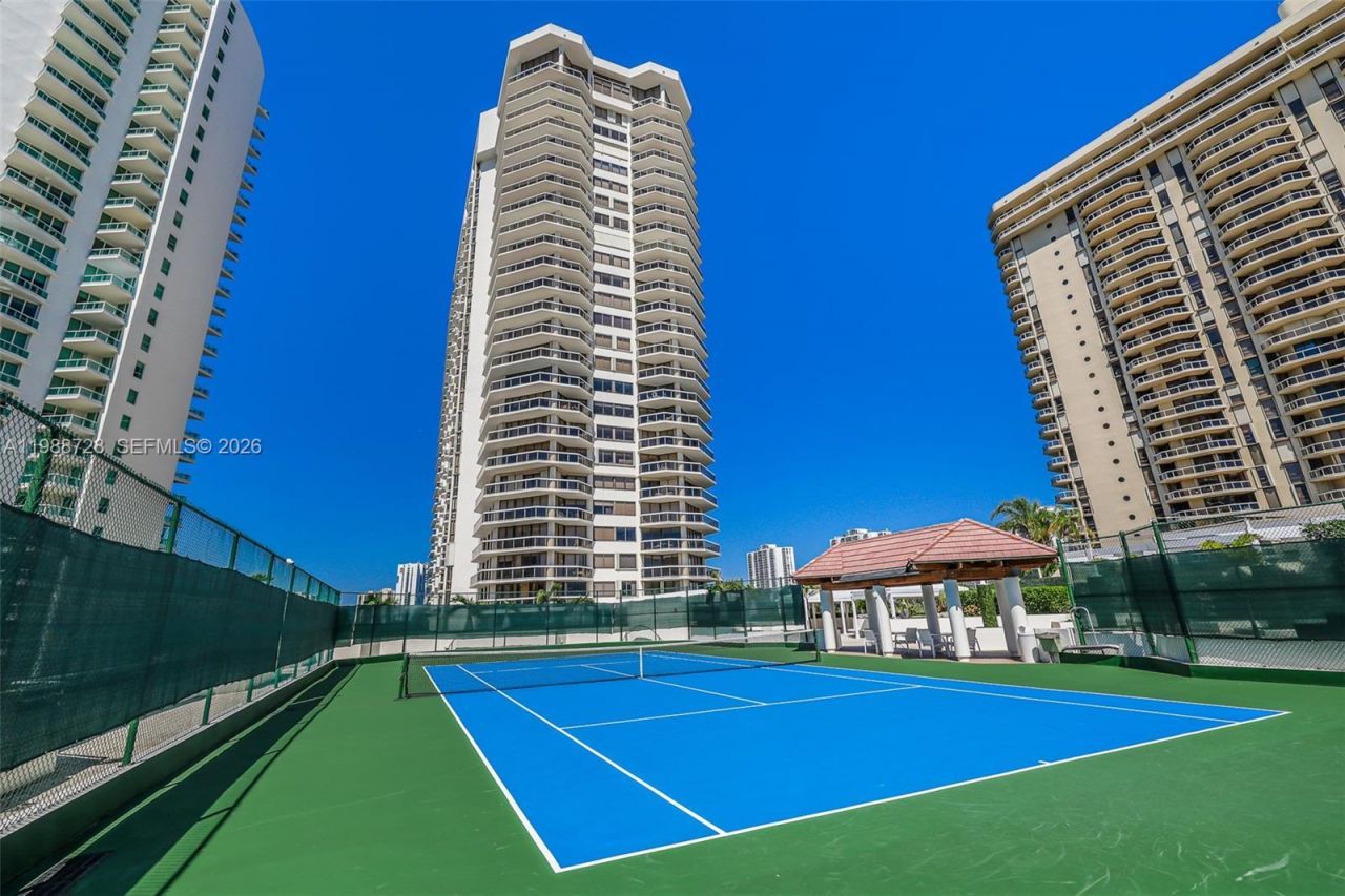 20185 E Country Club Dr, Unit 302, Aventura, FL 33180 Photo