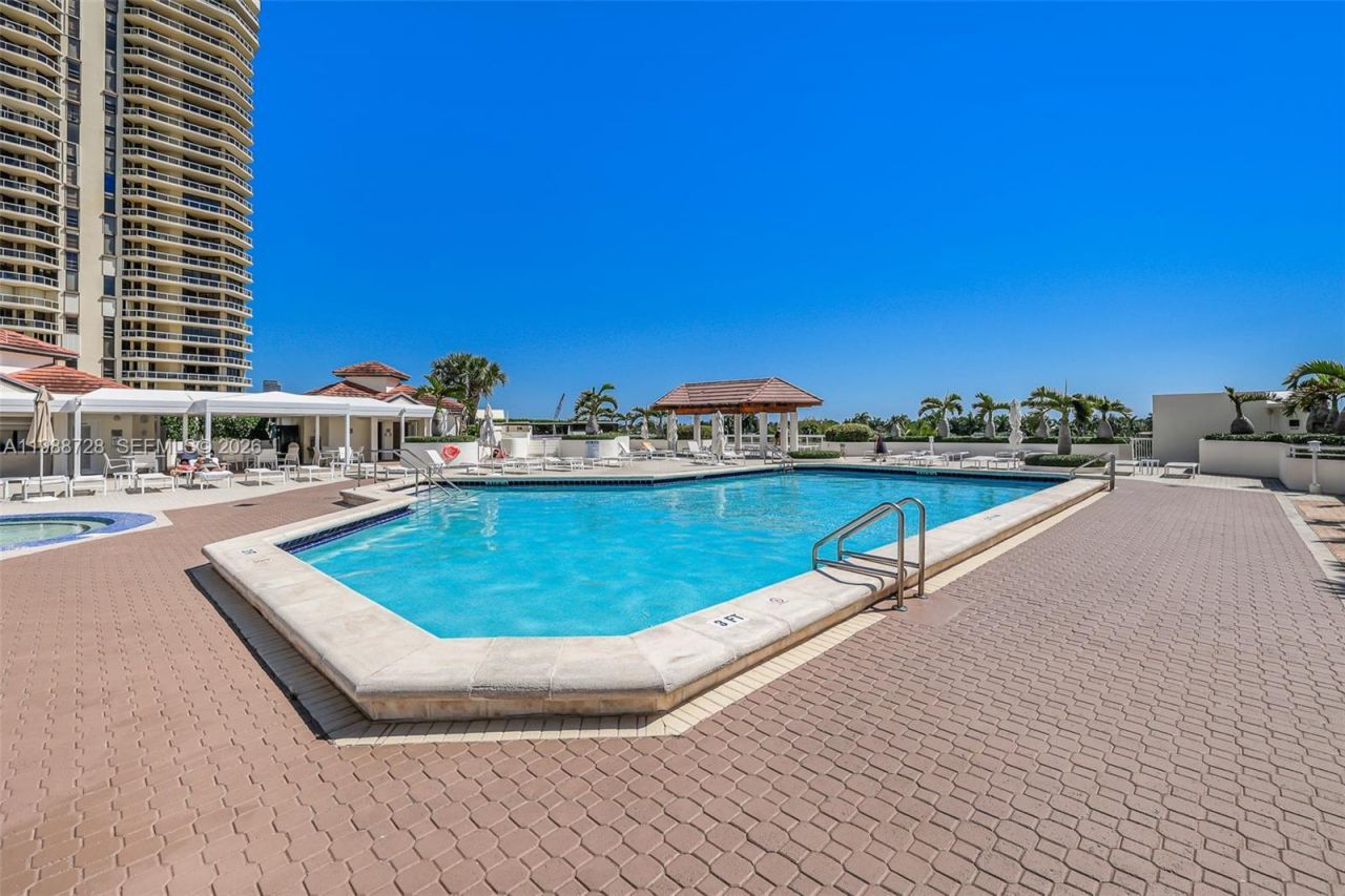 20185 E Country Club Dr, Unit 302, Aventura, FL 33180 Photo