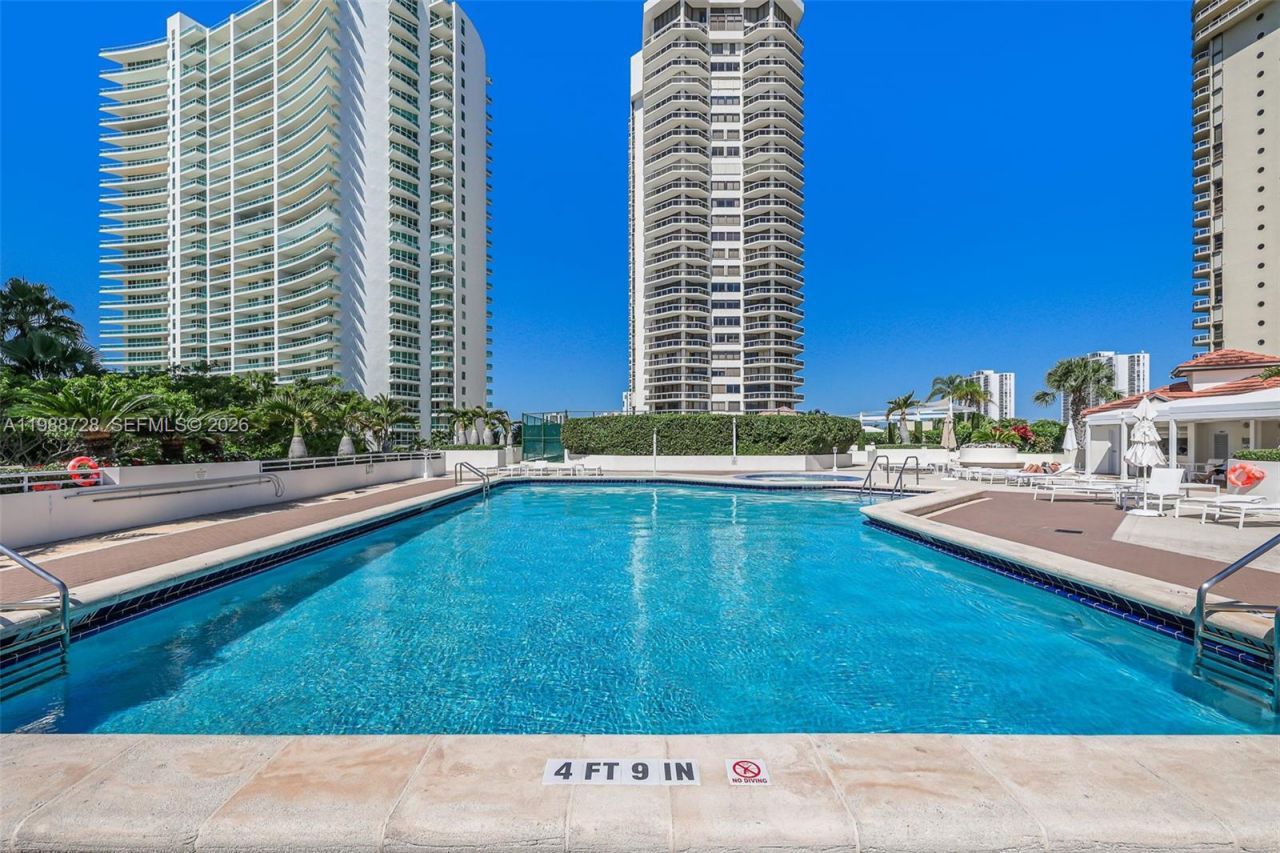20185 E Country Club Dr, Unit 302, Aventura, FL 33180 Photo