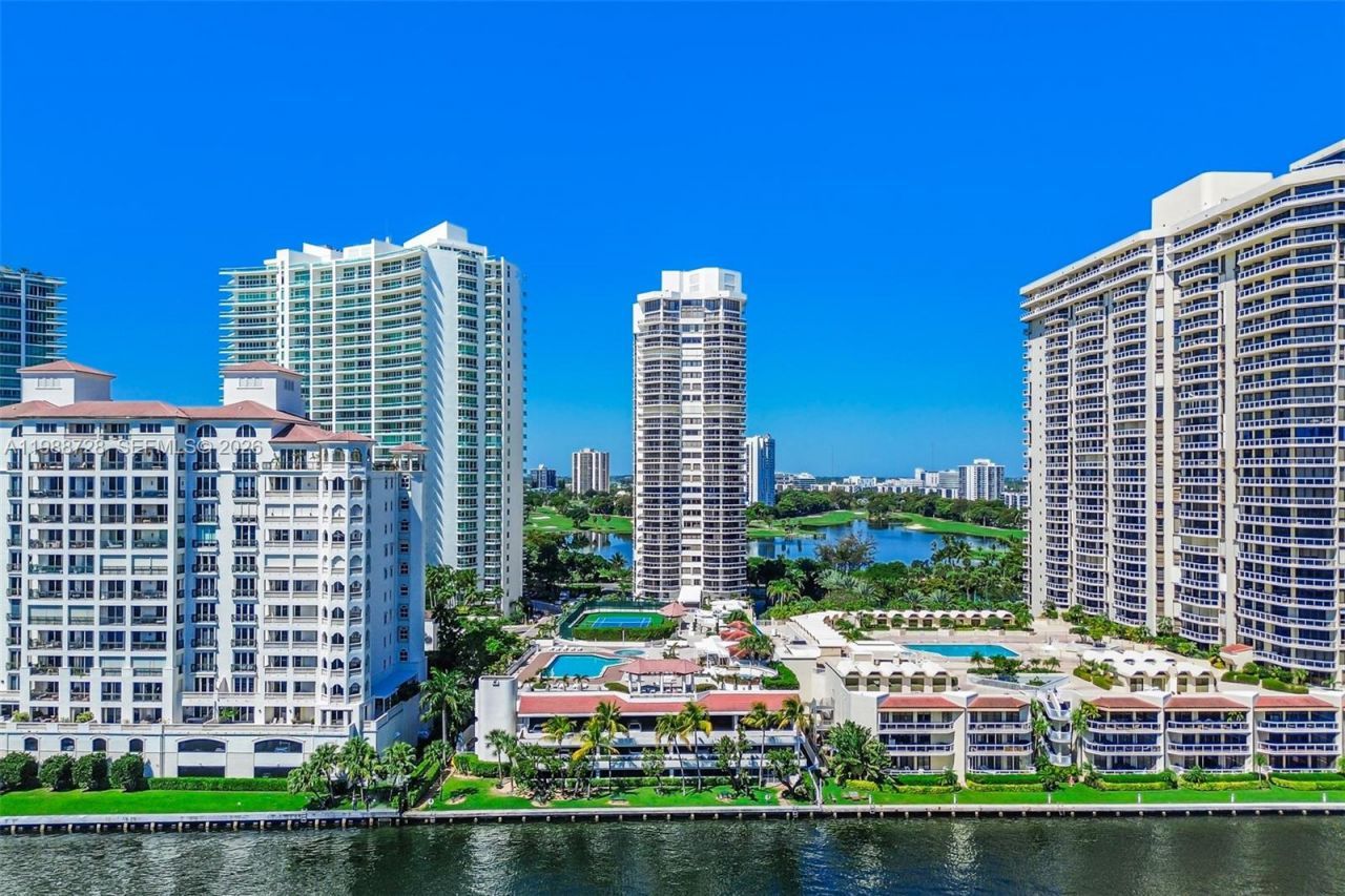 20185 E Country Club Dr, Unit 302, Aventura, FL 33180 Photo