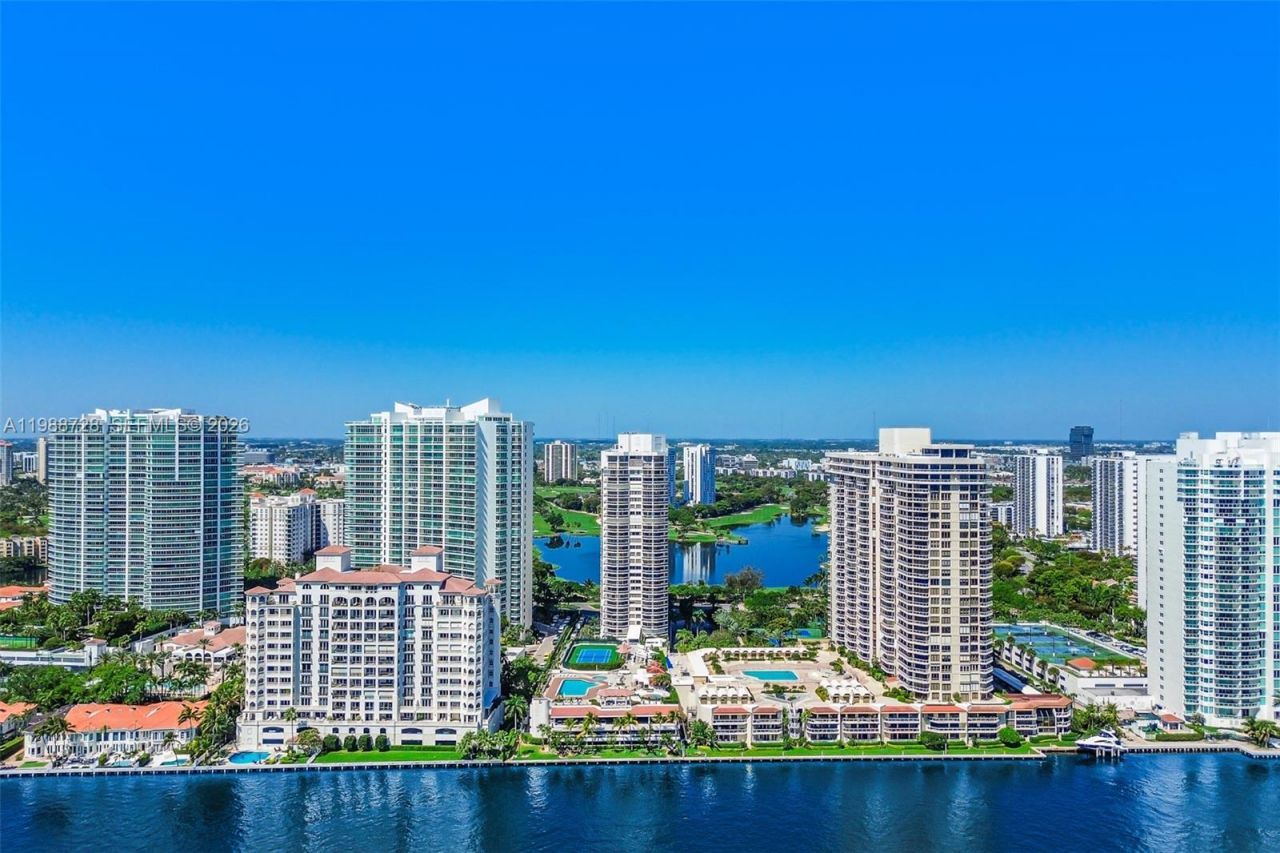 20185 E Country Club Dr, Unit 302, Aventura, FL 33180 Photo