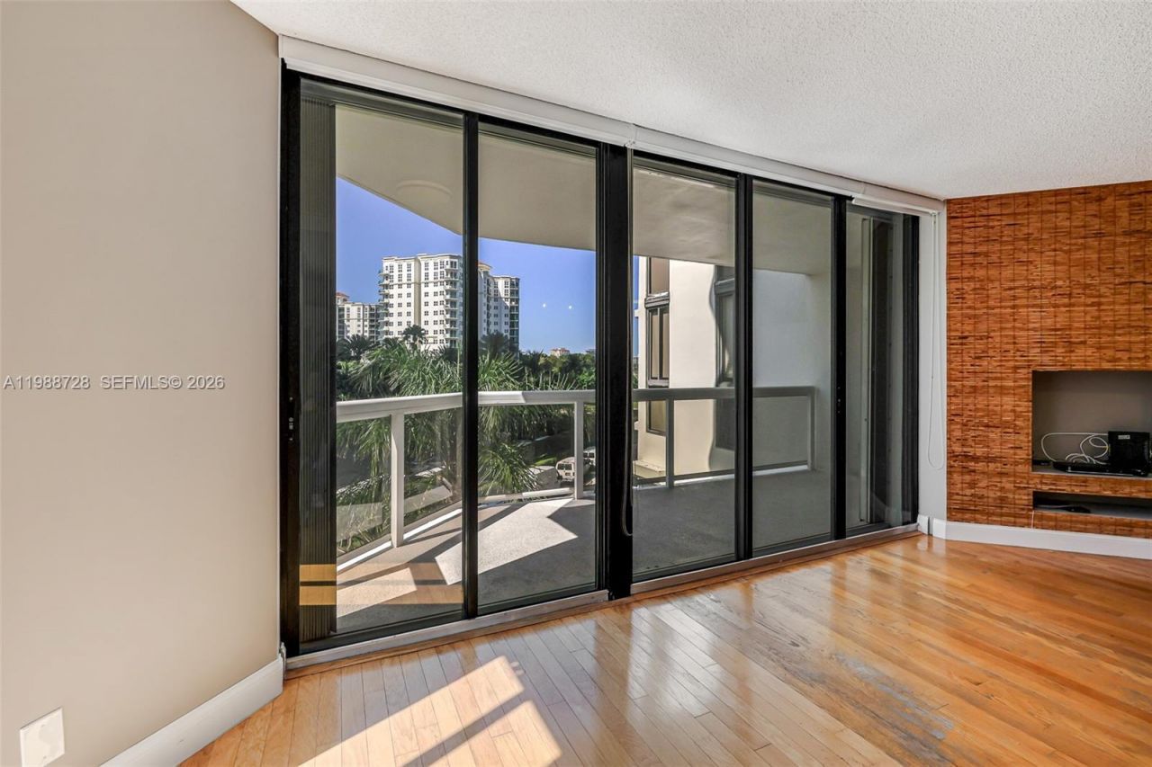 20185 E Country Club Dr, Unit 302, Aventura, FL 33180 Photo