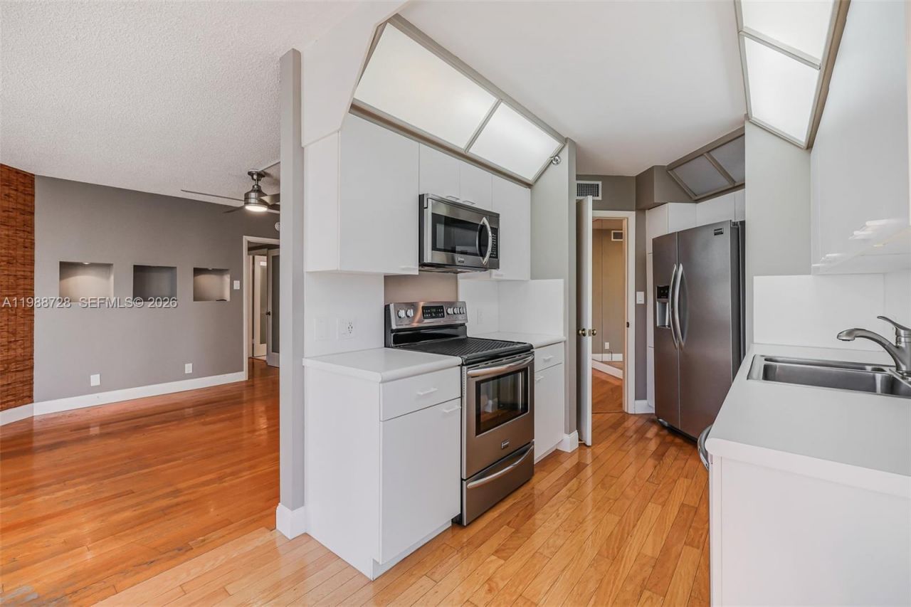 20185 E Country Club Dr, Unit 302, Aventura, FL 33180 Photo