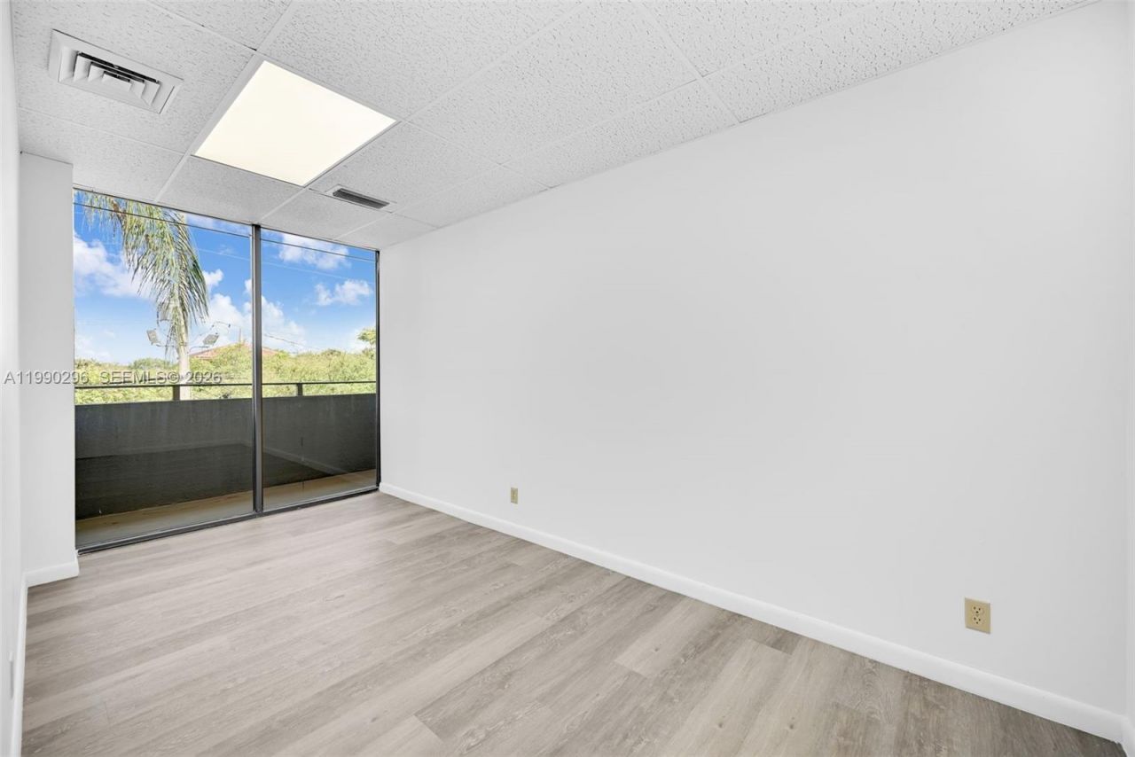 3801 N University Dr , Unit 320, Sunrise, FL 33351 Photo