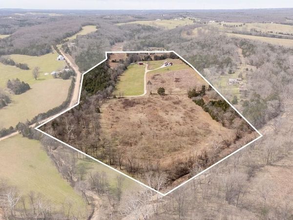 127 Doolittle Lane , Chamois, MO 65024