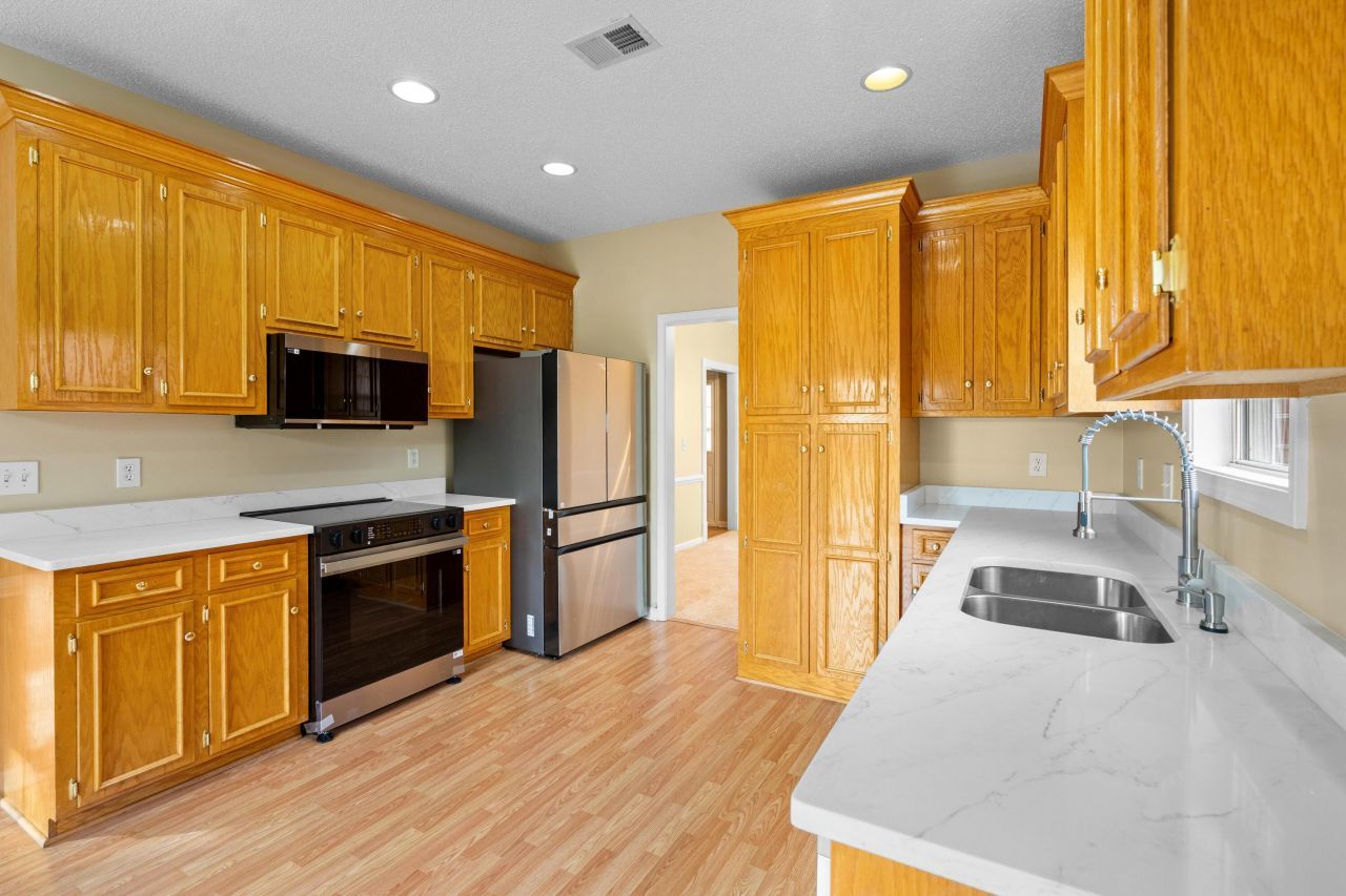 8752 Evangeline Drive Photo 10