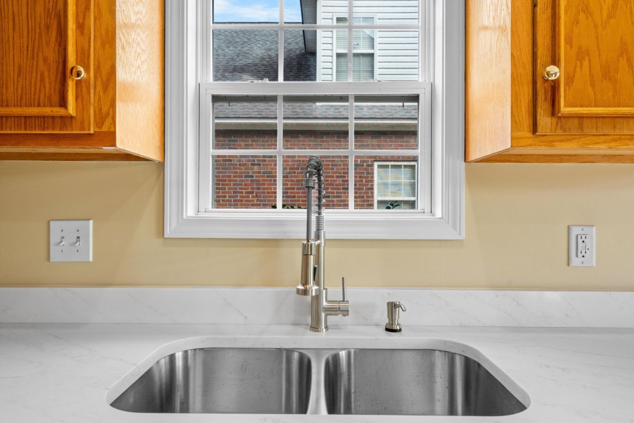 8752 Evangeline Drive Photo 11