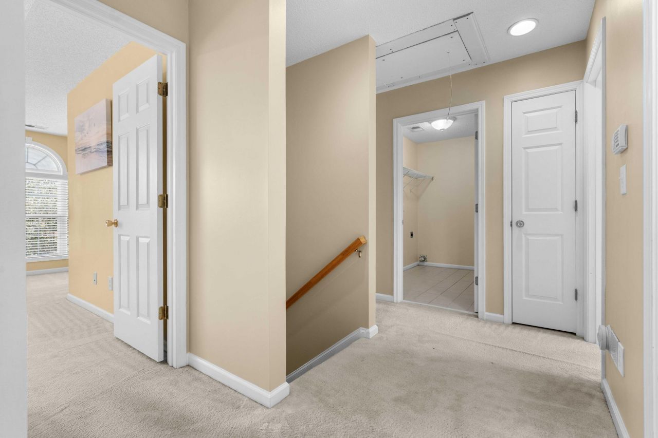 8752 Evangeline Drive Photo 19