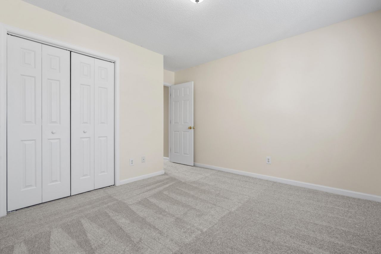 8752 Evangeline Drive Photo 32