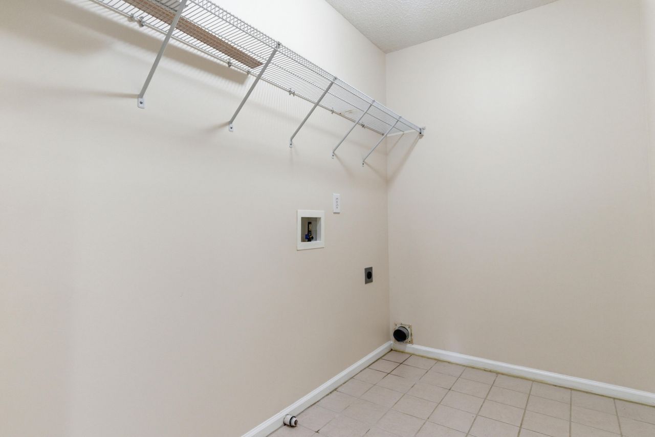 8752 Evangeline Drive Photo 35