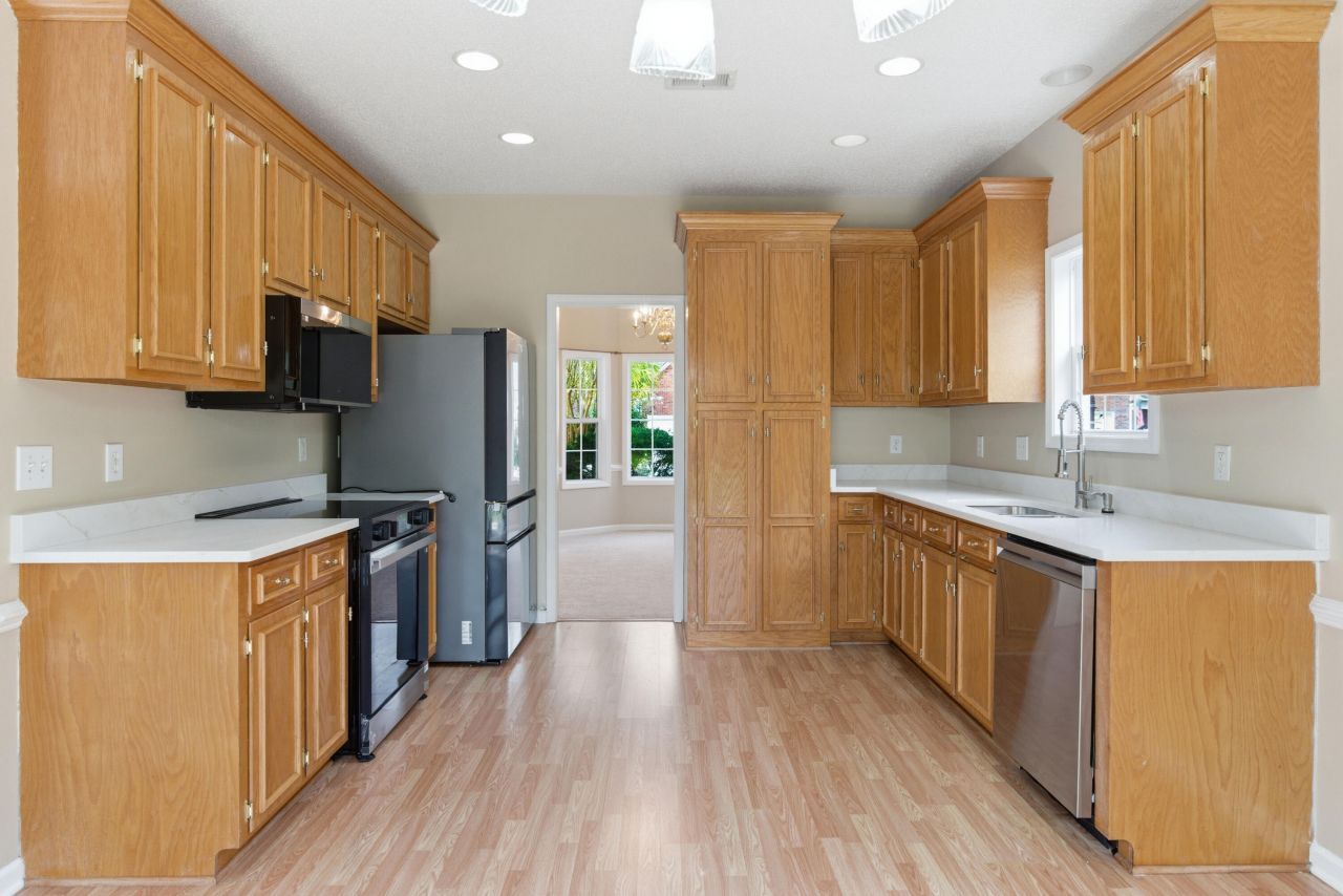 8752 Evangeline Drive Photo 5