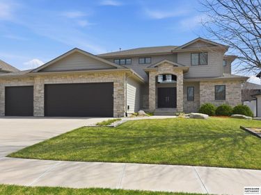 1901 S 220th Avenue, Elkhorn, NE 68022