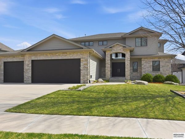1901 S 220th Avenue, Elkhorn, NE 68022