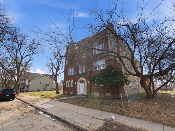 2453 N 17th St, Milwaukee, WI 53206