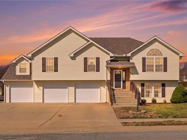 1214 Wildwood Street, Leavenworth, KS 66048