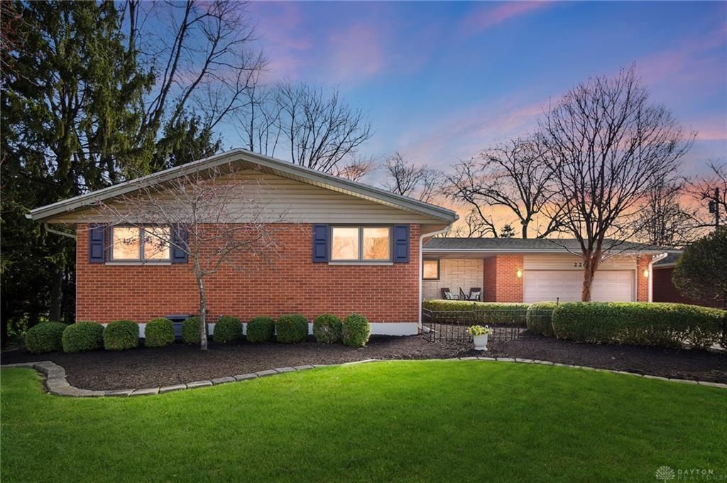 220 N Garber Drive, Tipp City, OH 45371 Main Photo