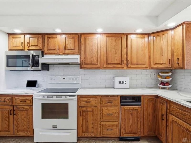 220 N Garber Drive, Tipp City, OH 45371 Photo 10