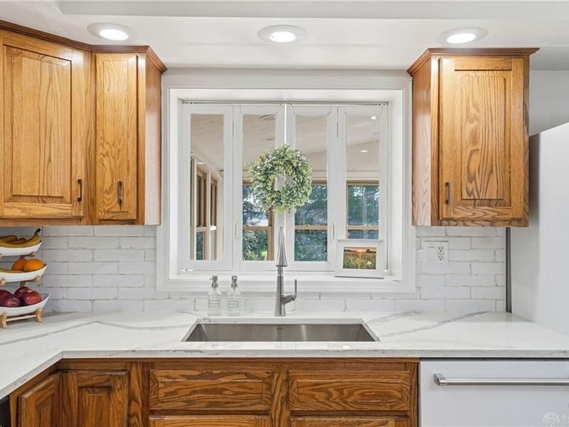 220 N Garber Drive, Tipp City, OH 45371 Photo 11