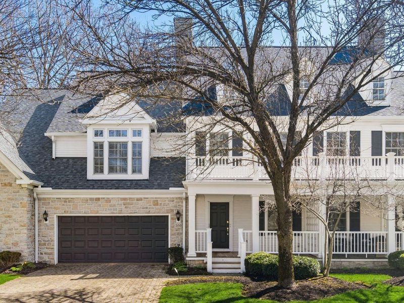 2150 Lane Woods Drive, Columbus, OH 43221 Photo 2