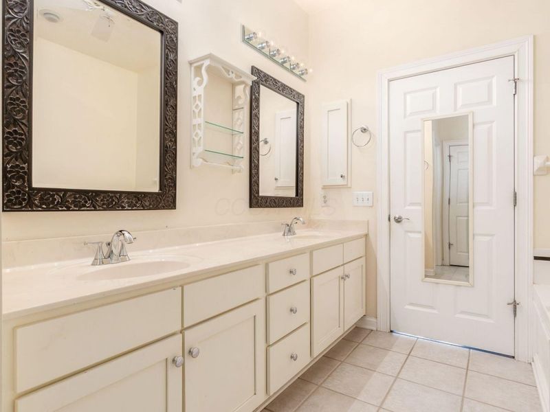 2150 Lane Woods Drive, Columbus, OH 43221 Photo 35