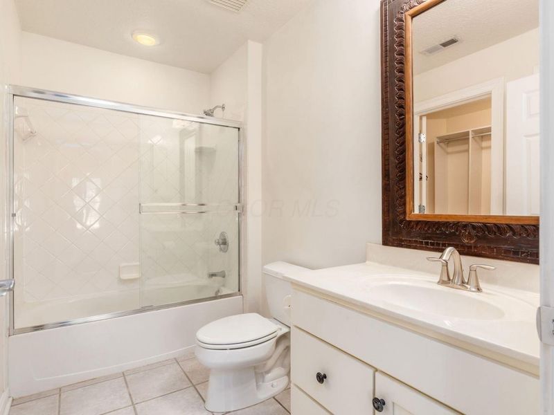 2150 Lane Woods Drive, Columbus, OH 43221 Photo 36