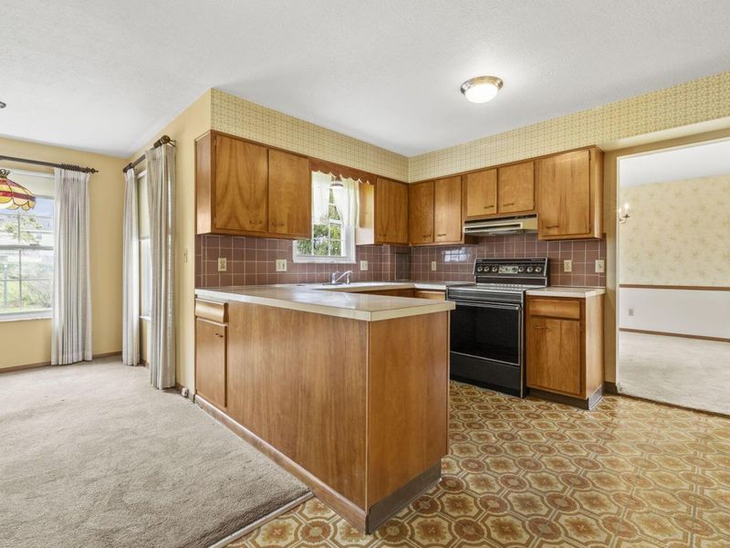 1090 Woodmere Road, Columbus, OH 43220 Photo 11