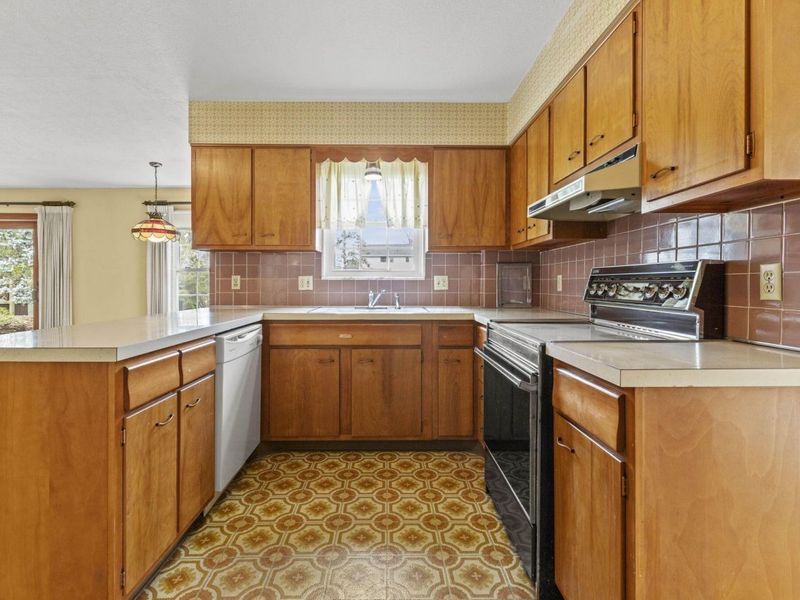 1090 Woodmere Road, Columbus, OH 43220 Photo 13