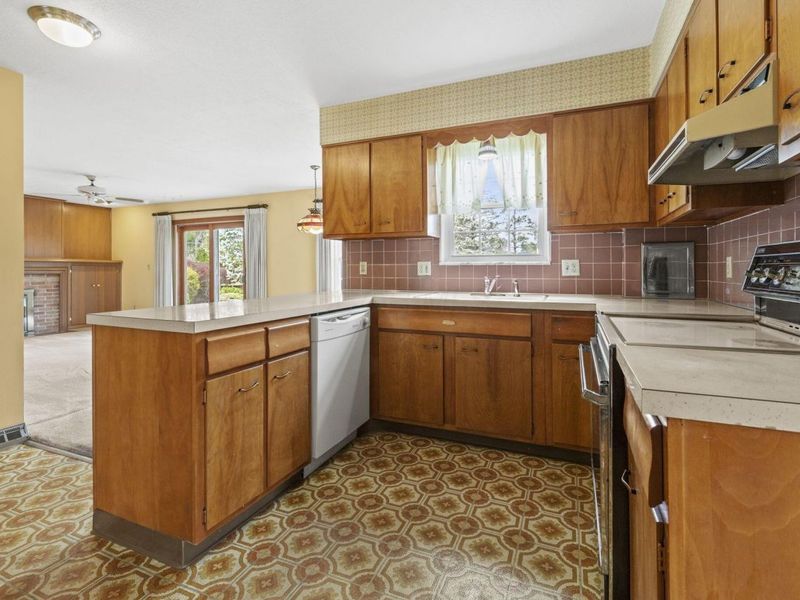 1090 Woodmere Road, Columbus, OH 43220 Photo 14