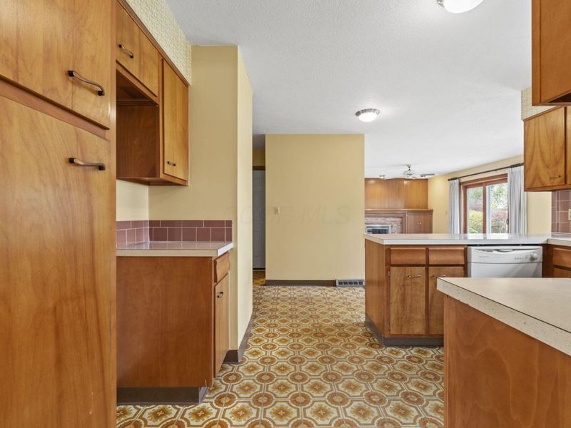 1090 Woodmere Road, Columbus, OH 43220 Photo 15