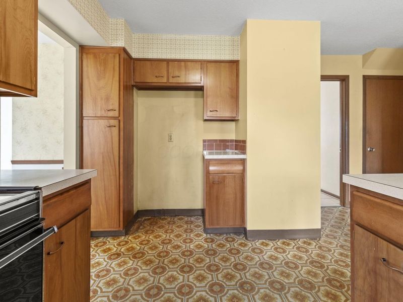 1090 Woodmere Road, Columbus, OH 43220 Photo 16