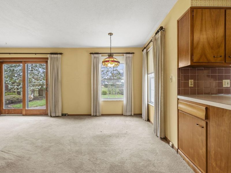 1090 Woodmere Road, Columbus, OH 43220 Photo 17