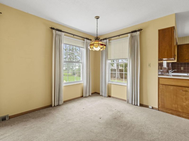 1090 Woodmere Road, Columbus, OH 43220 Photo 18