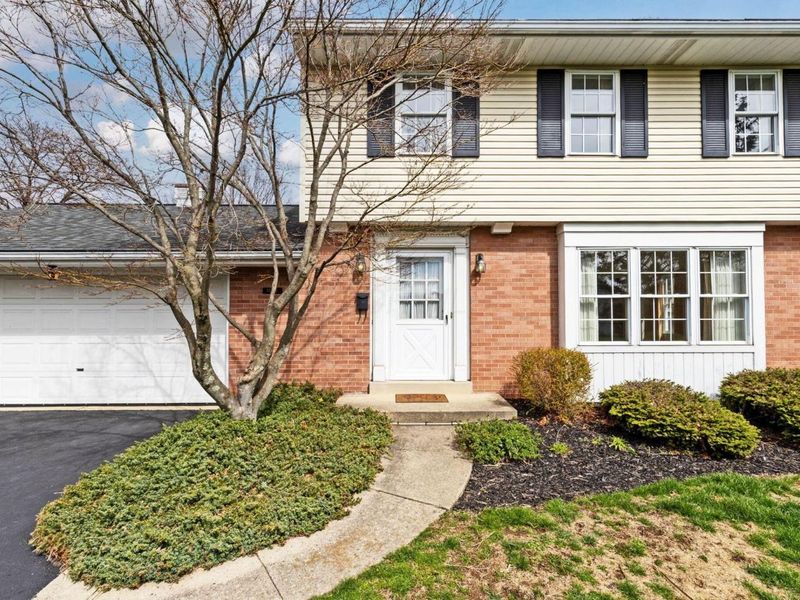 1090 Woodmere Road, Columbus, OH 43220 Photo 2