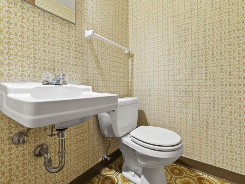 1090 Woodmere Road, Columbus, OH 43220 Photo 23