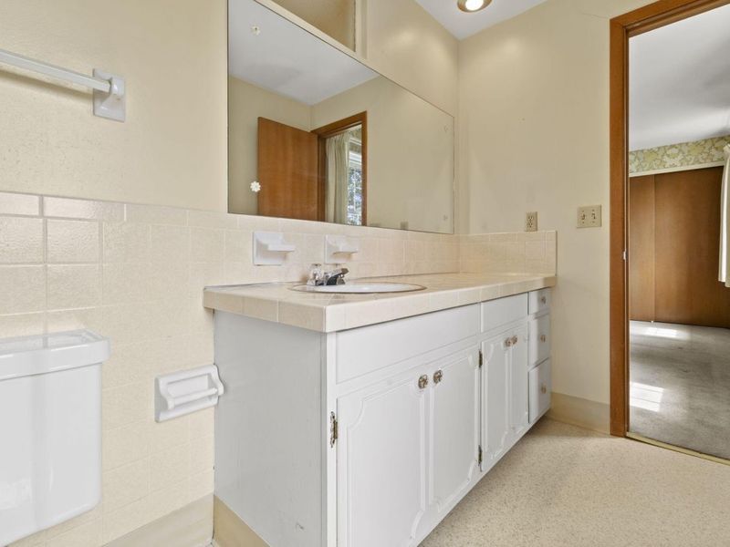 1090 Woodmere Road, Columbus, OH 43220 Photo 31