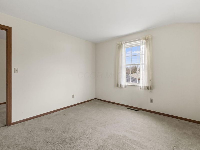 1090 Woodmere Road, Columbus, OH 43220 Photo 32