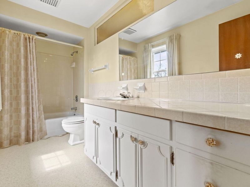 1090 Woodmere Road, Columbus, OH 43220 Photo 33