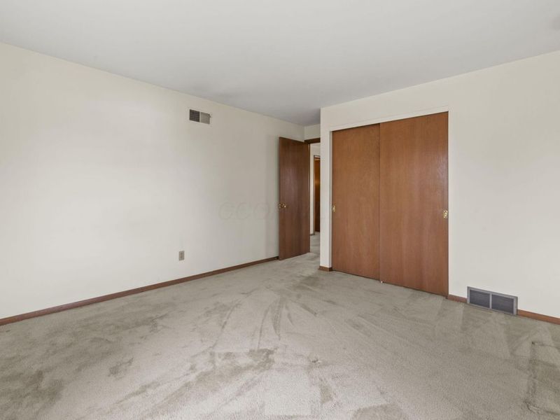 1090 Woodmere Road, Columbus, OH 43220 Photo 38