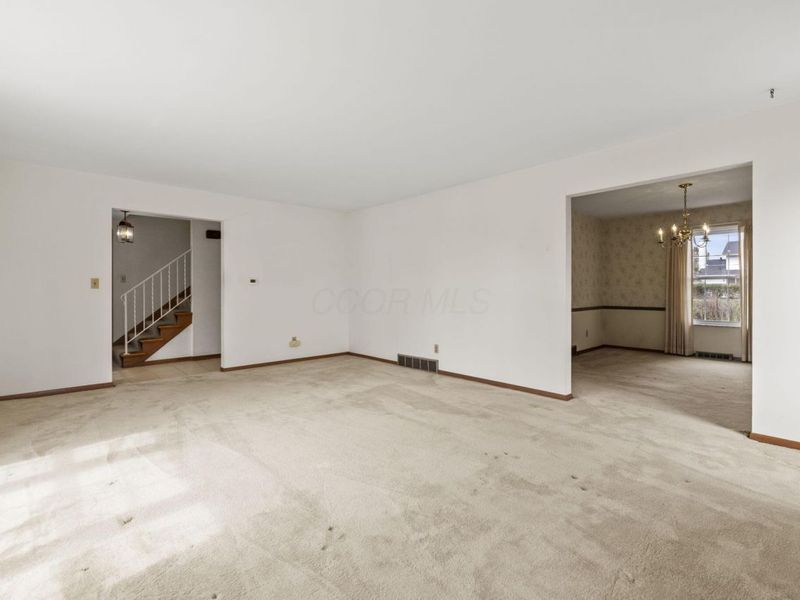 1090 Woodmere Road, Columbus, OH 43220 Photo 9