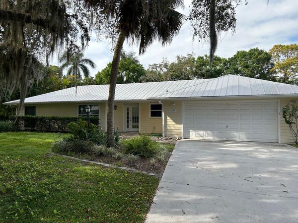 6826 SW Chase Court, Stuart, FL 34997