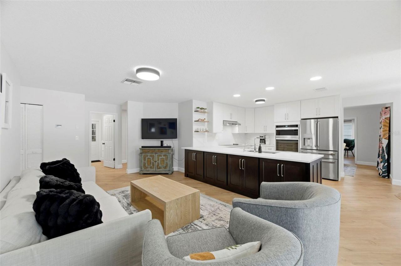 9667 123rd Way, Seminole, FL 33772 Photo