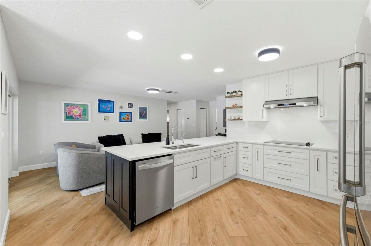 9667 123rd Way, Seminole, FL 33772 Photo