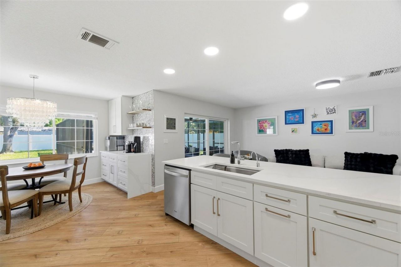 9667 123rd Way, Seminole, FL 33772 Photo