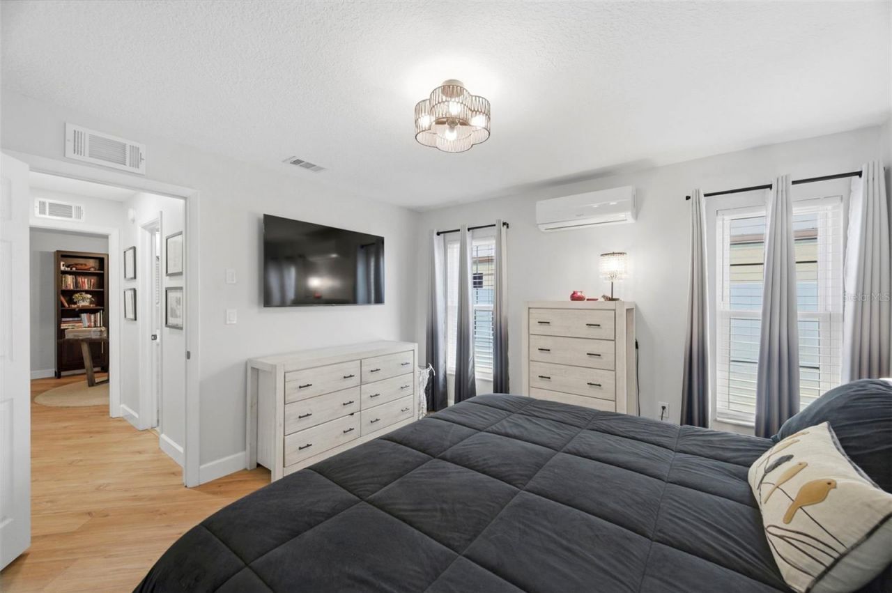 9667 123rd Way, Seminole, FL 33772 Photo