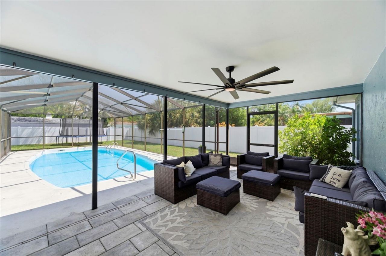 9667 123rd Way, Seminole, FL 33772 Photo