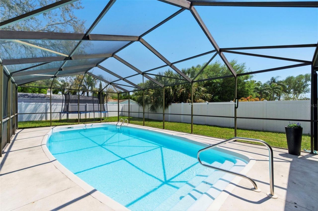 9667 123rd Way, Seminole, FL 33772 Photo