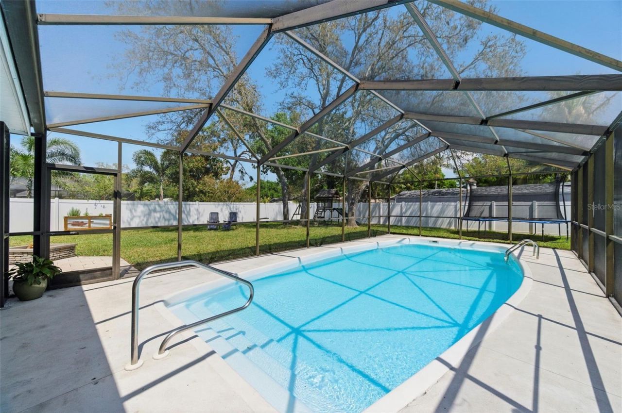 9667 123rd Way, Seminole, FL 33772 Photo