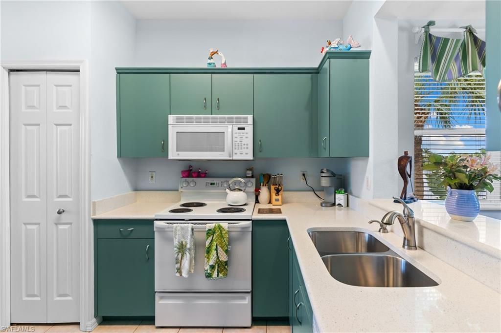 2335 Carrington Ct, Unit 201, Naples, FL 34109 Photo