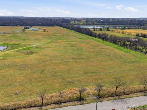 W 201st Street S, Mounds, OK 74047