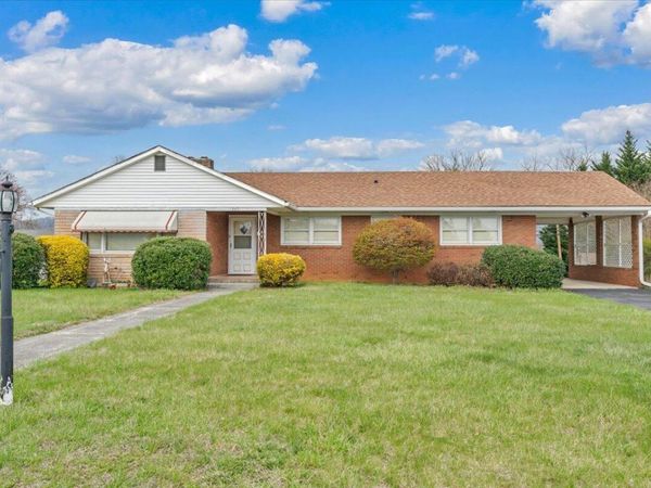 449 Cameron DR, Vinton, VA 24179